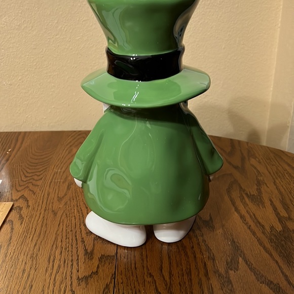 Rae Dunn KISS ME Leprechaun Standing Gnome - Picture 3 of 7